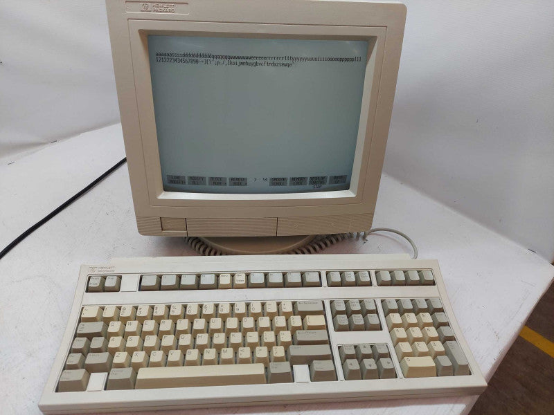 Vintage Hewlett Packard Monitor and Keyboard Ordering Number : C1064W