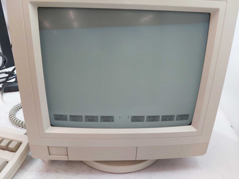 Vintage Hewlett Packard Monitor and Keyboard Ordering Number : C1064W