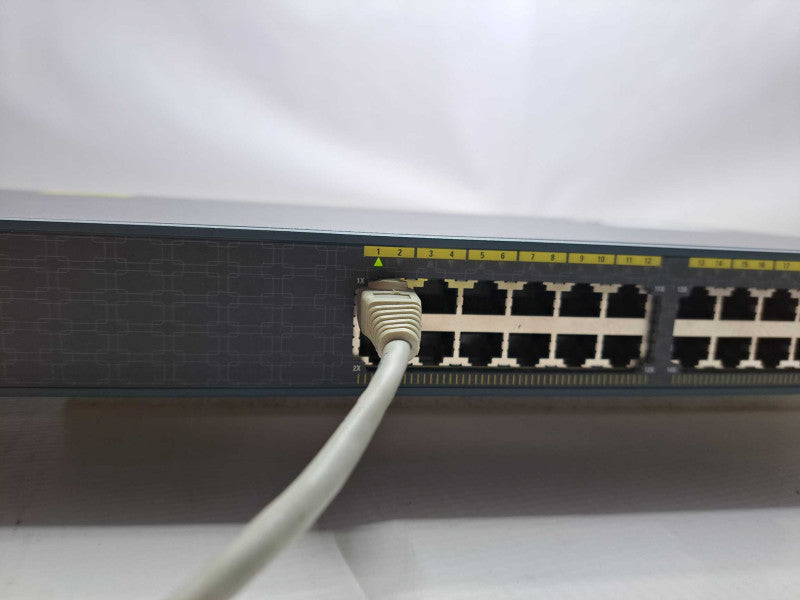 Cisco WS-C2960-24TC-S 24-Port 10/100 + 2-Port Gig Network Switch )