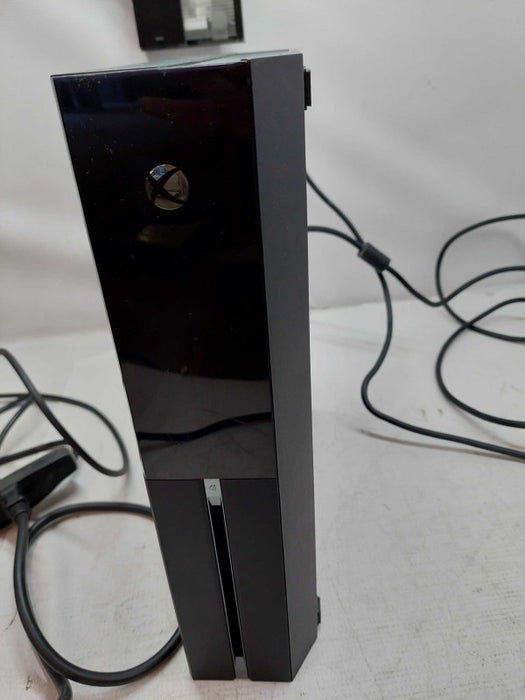 Microsoft Xbox One Console Model: 1540 (Parts)