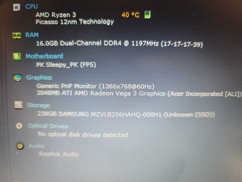 Acer Aspire 3 AMD Ryzen 3 3200U, 16GB DDR4, 2GB AMD Radeon Vega 3, 256 m.2 QÎ²