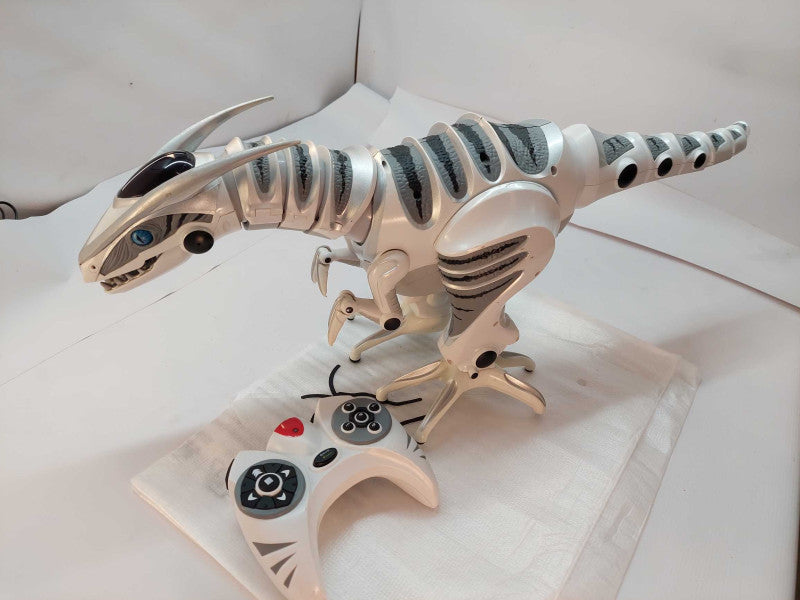 2005 Wowwee Robotic Dinosaur Toy with Remote