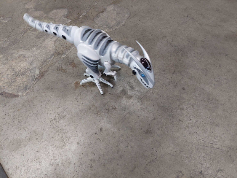 2005 Wowwee Robotic Dinosaur Toy with Remote