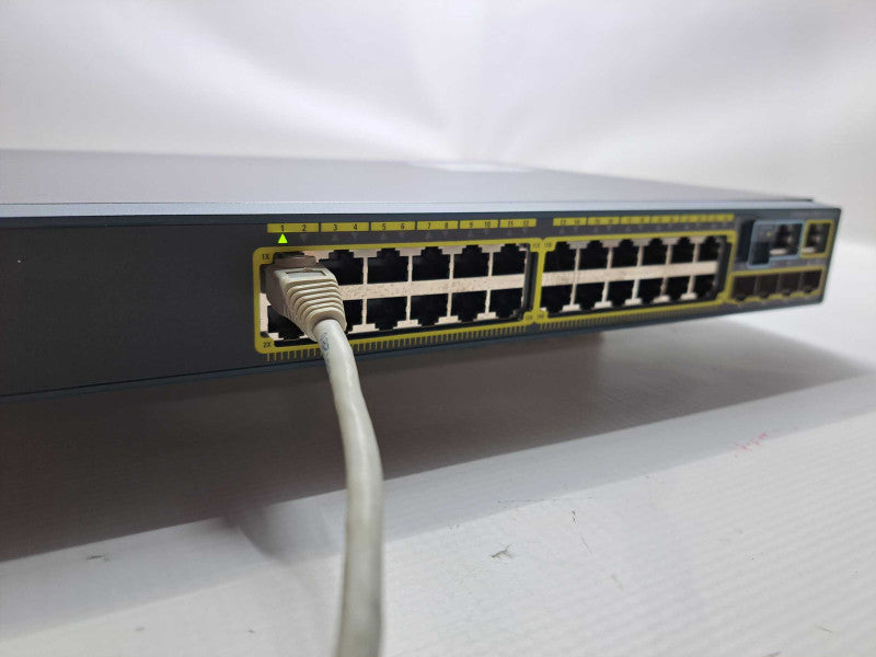 Cisco WS-C2960S-24TS-L 24-Port Gigabit Managed Switch )
