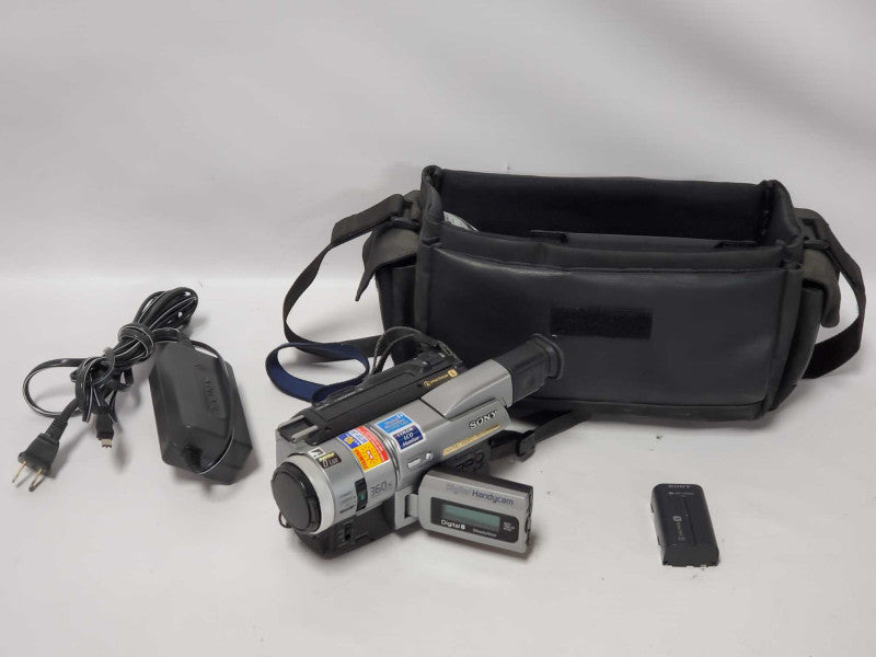 Sony Digital8 SteadyShot Handycam DCR-TRV110 Camcorder (READ) |
