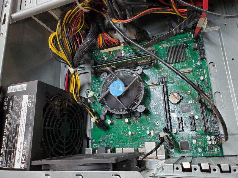 Custom PC - Intel i7-7700 @ 3.60 GHZ, 16GB DDR4, 550W PSU