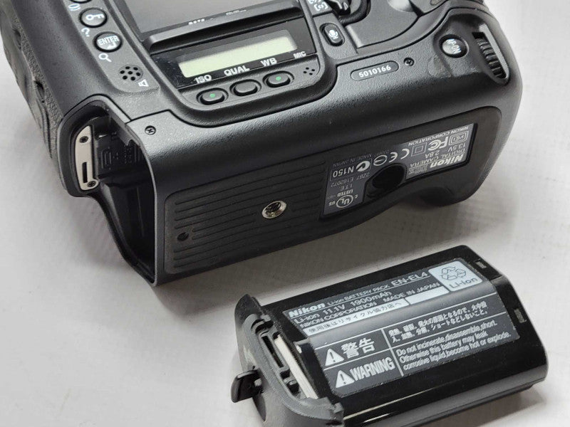 Nikon D2X Digital Camera Body, No Lens, READ _