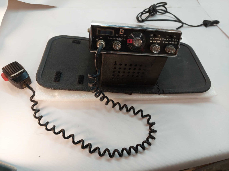 Vintage Johnson CB Radio Messsenger 351
