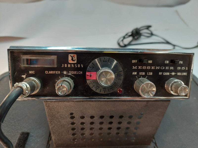 Vintage Johnson CB Radio Messsenger 351