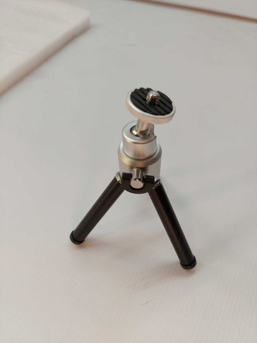 Small Metal 5\\" Camera Tri-pod  Q