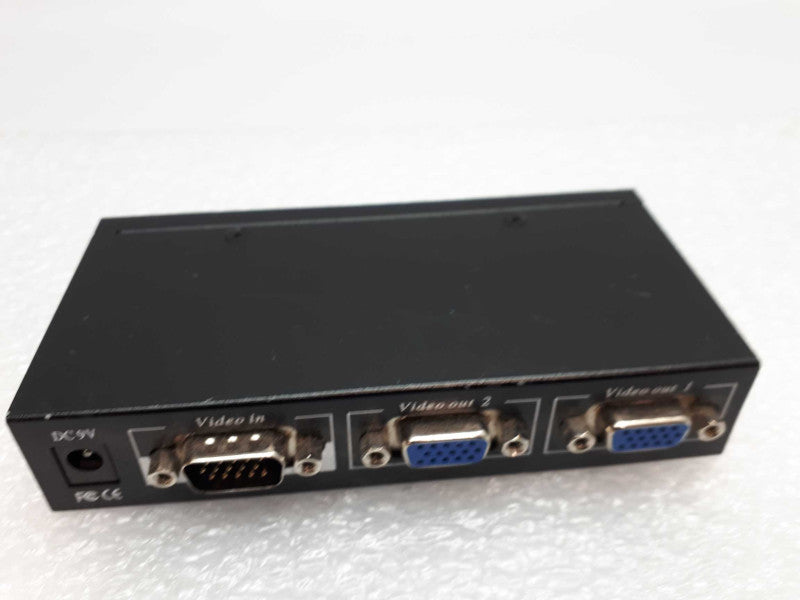 StarTech.com (ST122L) 2-Ports External Video splitter &