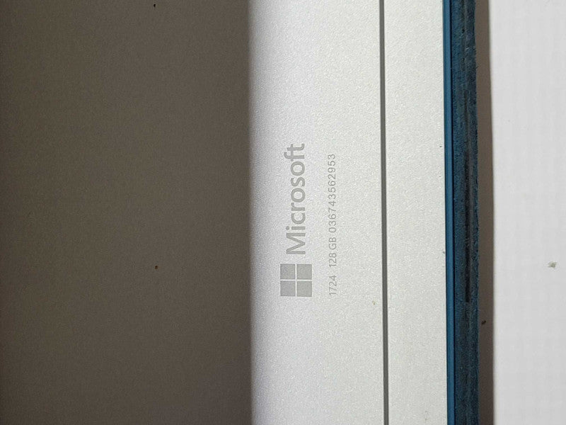 Microsoft Surface Pro 4 | Core i5 6300U | 4GB | 128GB SSD |