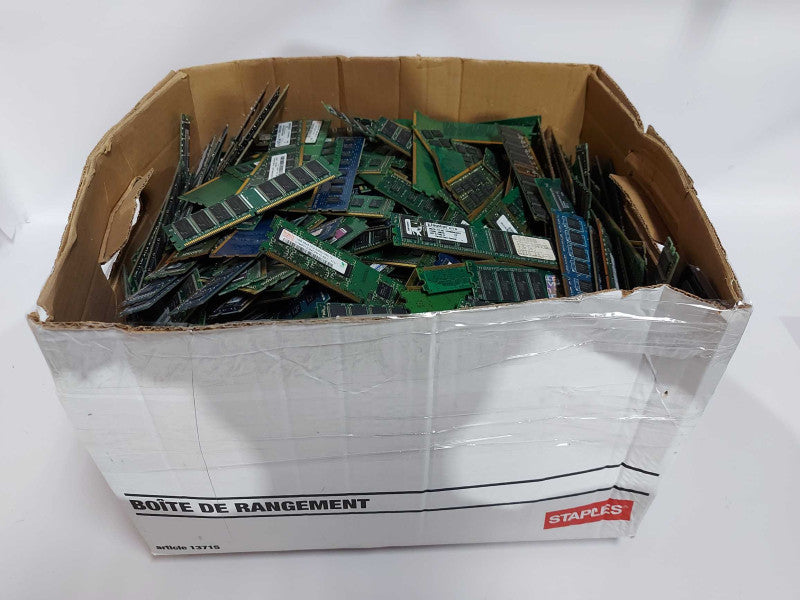 Box of SCRAP NON-HEATSINK Ram - 17.1Kg / 37.7 lb / read #