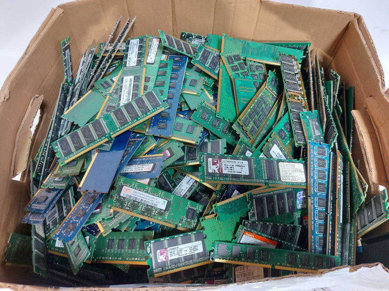 Box of SCRAP NON-HEATSINK Ram - 17.1Kg / 37.7 lb / read #
