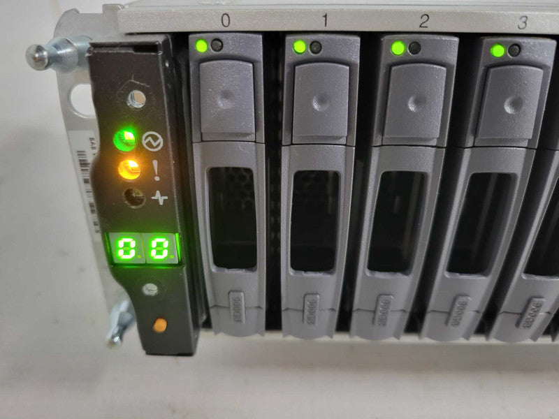 NetApp NAJ-1001 SAS array \\"24\\" 2.5\\" 28TB  Slots /  2x PSU/ 2 Controller Module READ  !