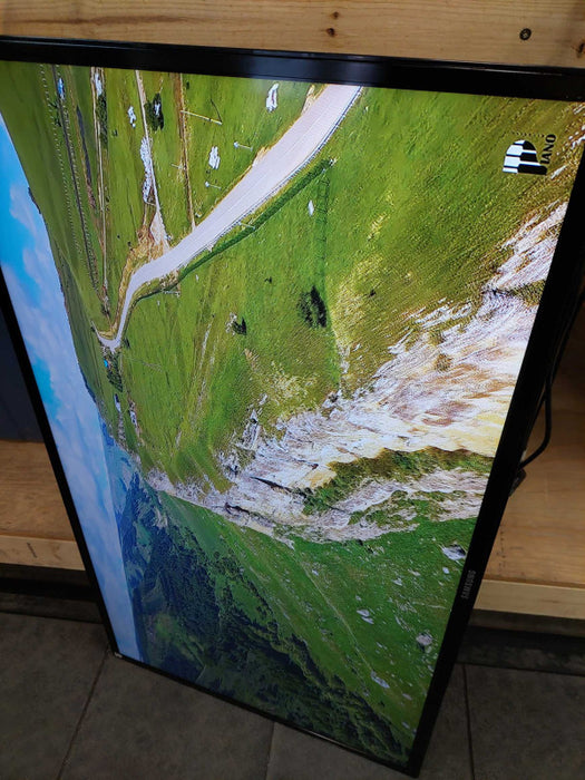samsung Colour Display Unit Model: ME40B      Q