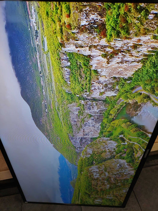 samsung Colour Display Unit Model: ME40B      Q