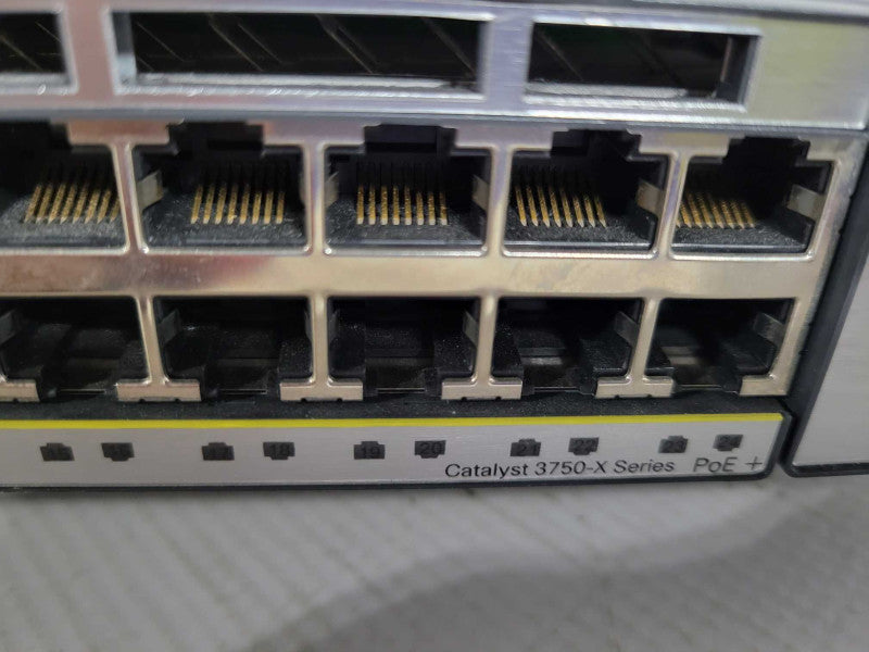 Cisco Catalyst 3750-X series PoE+ 24P  Q!