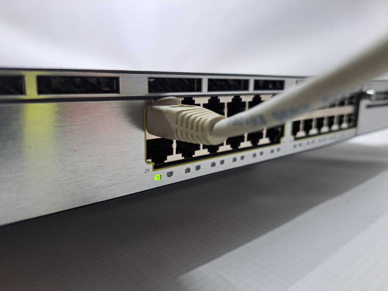 Cisco WS-C3750X-24P-S 24-Port PoE Gigabit Switch 1x C3KX-PWR-715WAC PSU Q)