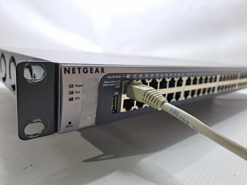 NetGear ProSafe GSM 7248 v2 48 Port Gigabit L2 Managed Switch *Read* )