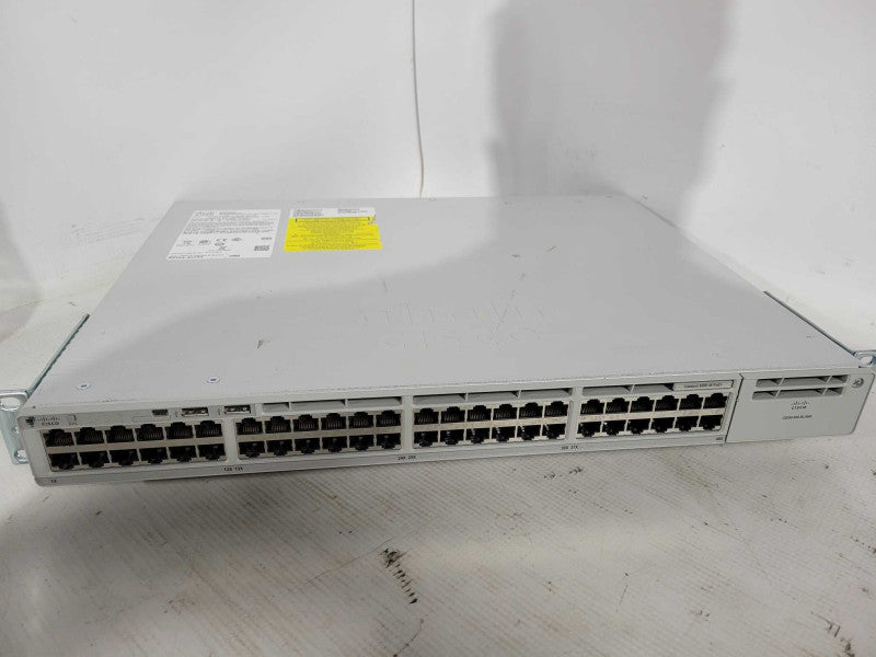 Cisco Catalyst 9200 48-port PoE+ Network Essentials Switch C9200-48P-E !