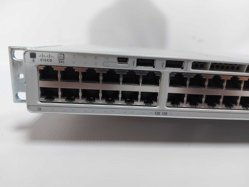 Cisco Catalyst 9000 series gigabit PoE+ Switch C9200-48P-E V01 - FACT RESET Q#