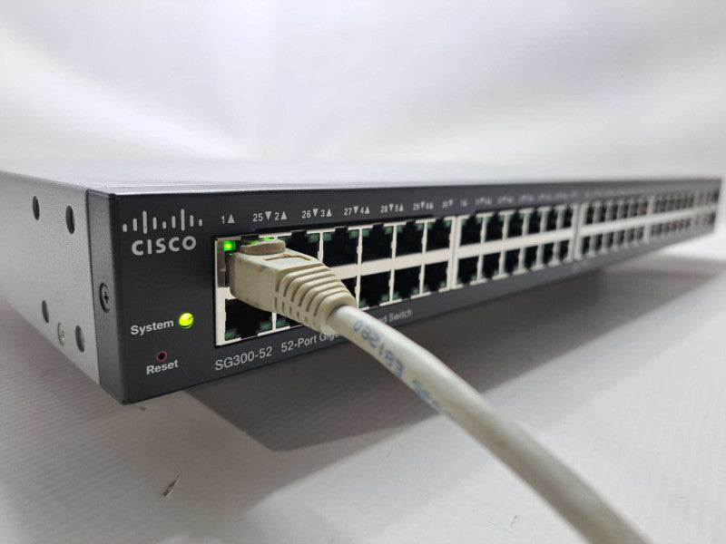 Cisco SG300-52 52-Port Gigabit Managed Switch SRW2048-K9 Q)