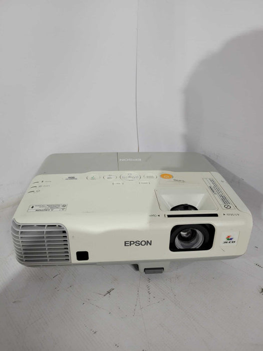 Epson PowerLite 905 3LCD Projector HDMI 720p VGA 2000:1 XGA Lamp ~5000 Hours !