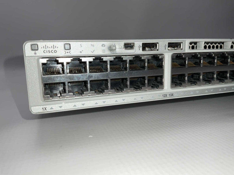 Cisco Catalyst C9200 C9200-48P-E V01 48 port gigabit PoE+ network switch  Q-