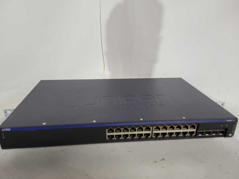 JUNIPER EX2200-24P-4G 24 port POE switch with 4x SFP ports !