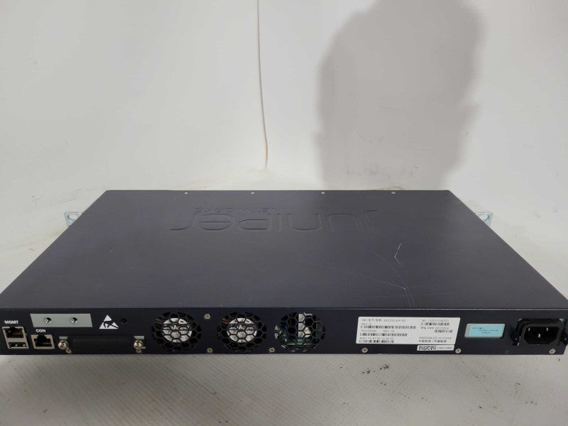 JUNIPER EX2200-24P-4G 24 port POE switch with 4x SFP ports !