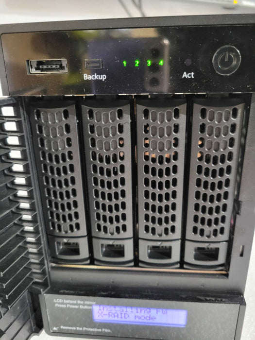 Netgear RN31400 ReadyNAS 314 NAS RND-4C 4-Bay Storage w/8TB Storage INCLUDED !