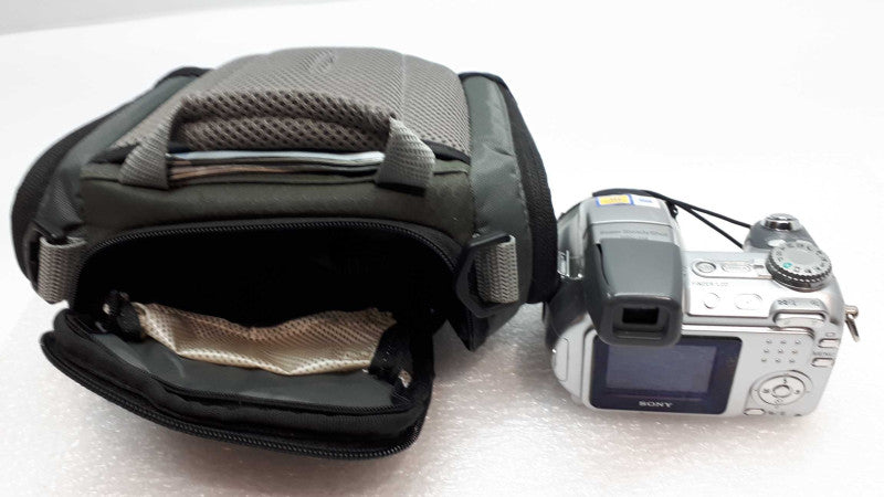 Sony Super SteadyShot Digital Camera DSC-H2 w/ Bag 6.0 Mp 12x Optical Zoom &