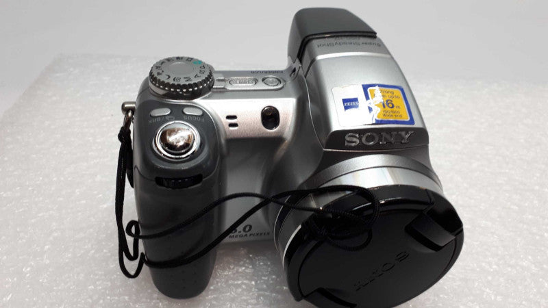 Sony Super SteadyShot Digital Camera DSC-H2 w/ Bag 6.0 Mp 12x Optical Zoom &