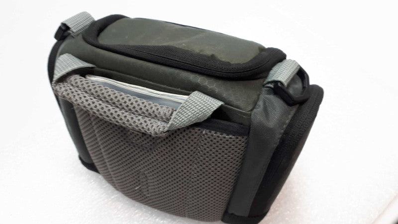 Sony Super SteadyShot Digital Camera DSC-H2 w/ Bag 6.0 Mp 12x Optical Zoom &