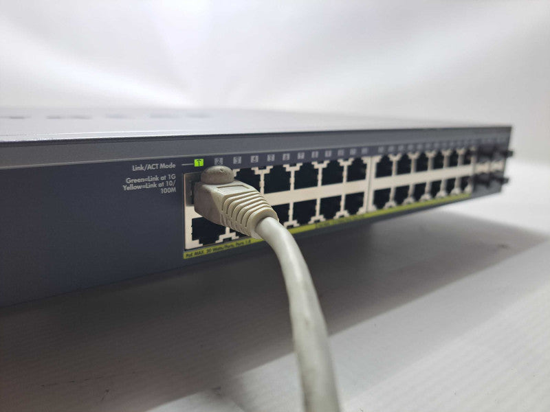 Netgear ProSafe GS728TP 24-Port Gigabit PoE Ethernet Switch )