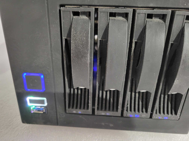 DATTO NAS SB1000 NETWORK STORAGE w/ 4 HDD (1TB EACH) !