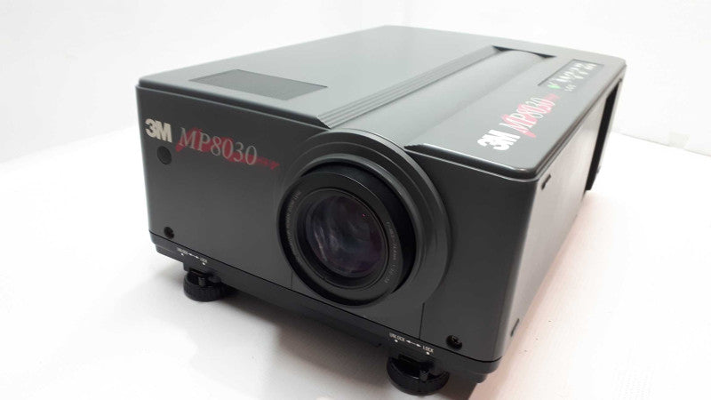 3M MP 8030 MULTIMEDIAL LCD PROJECTOR with carrying case &