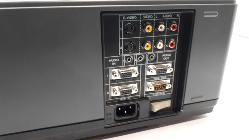 3M MP 8030 MULTIMEDIAL LCD PROJECTOR with carrying case &