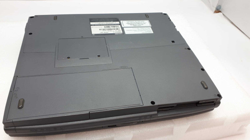 TOSHIBA 1555CD5/4.3 SYSTEM UNIT MODEL NO.P5155U-A Vintage Laptop &
