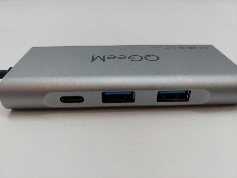 QGeeM USB-C Hub Card Reader