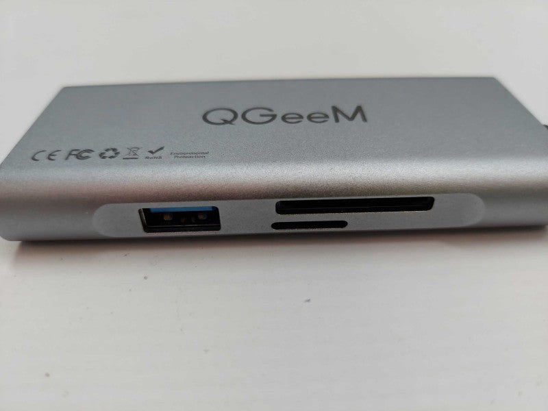 QGeeM USB-C Hub Card Reader