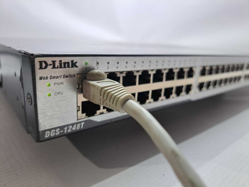 D-Link DGS-1248T Web Smart 48-Port 10/100/1000 + 4 Combo SFP Switch )