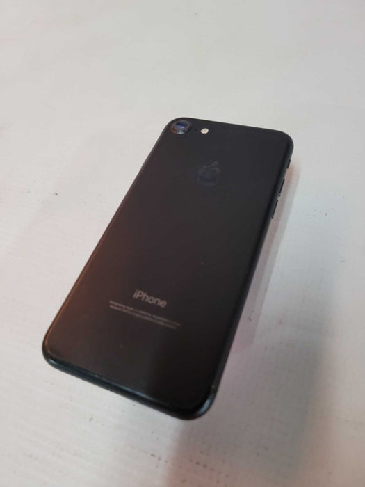Apple iPhone 7 (A1778) - READ