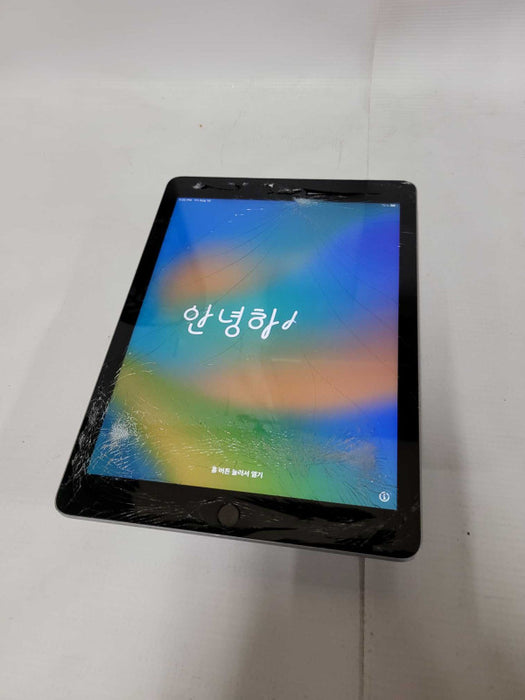 Apple iPad 6th Gen (A1893) -READ