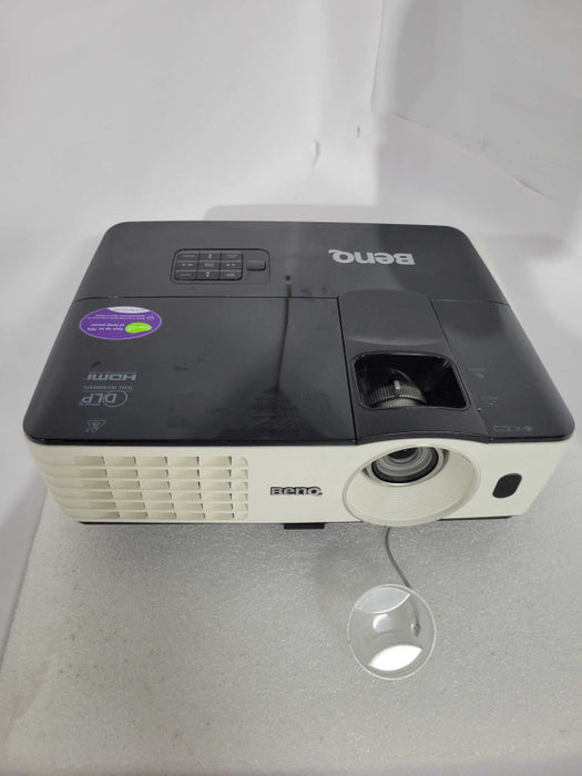 BENQ MH680 HDMI DLP Projector 3000 Lumens HDMI !