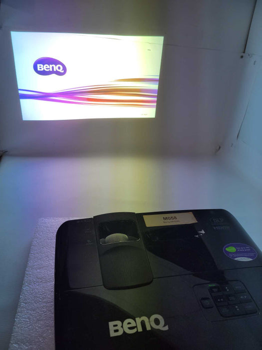 BENQ MH680 HDMI DLP Projector 3000 Lumens HDMI !