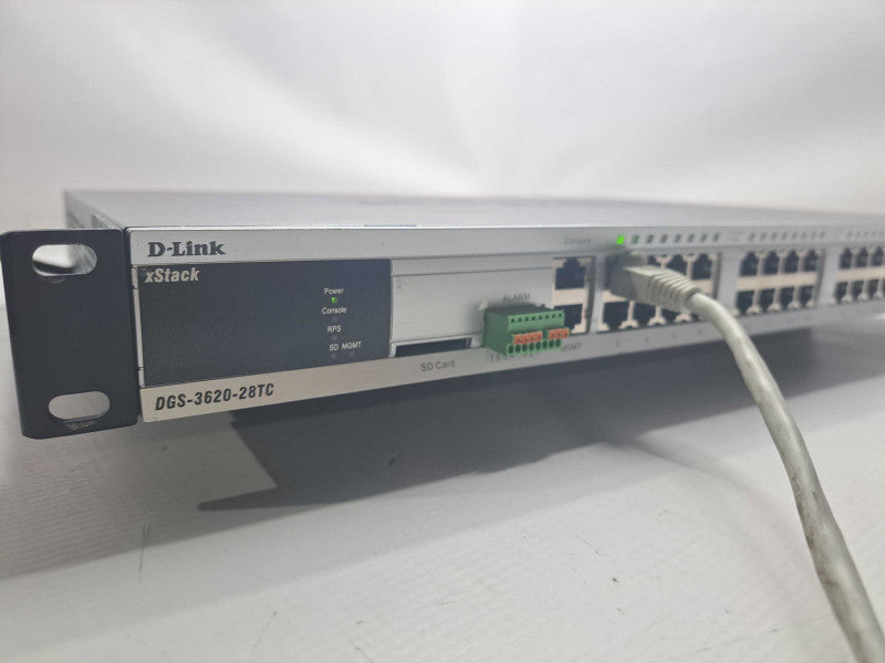 D-Link xStack DGS-3620-28TC 20 Port Gigabit 4 Port Gig SFP + 4 Port 10G SFP+ )