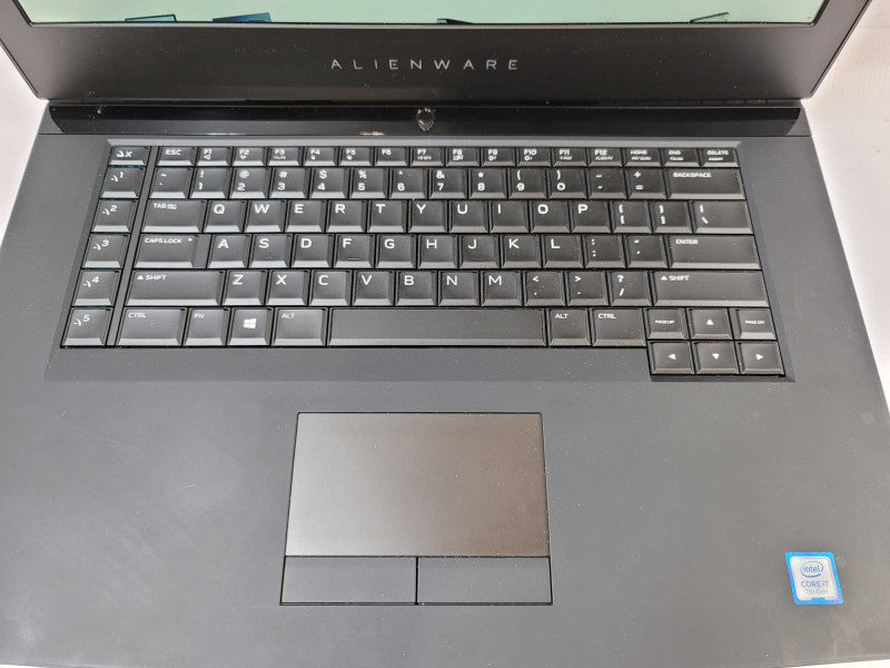 Alienware 15 R3 i7-7700, 16GB DDR4, 4GB GTX 1070, 256GB m.2 + 1TB HDD QÎ²