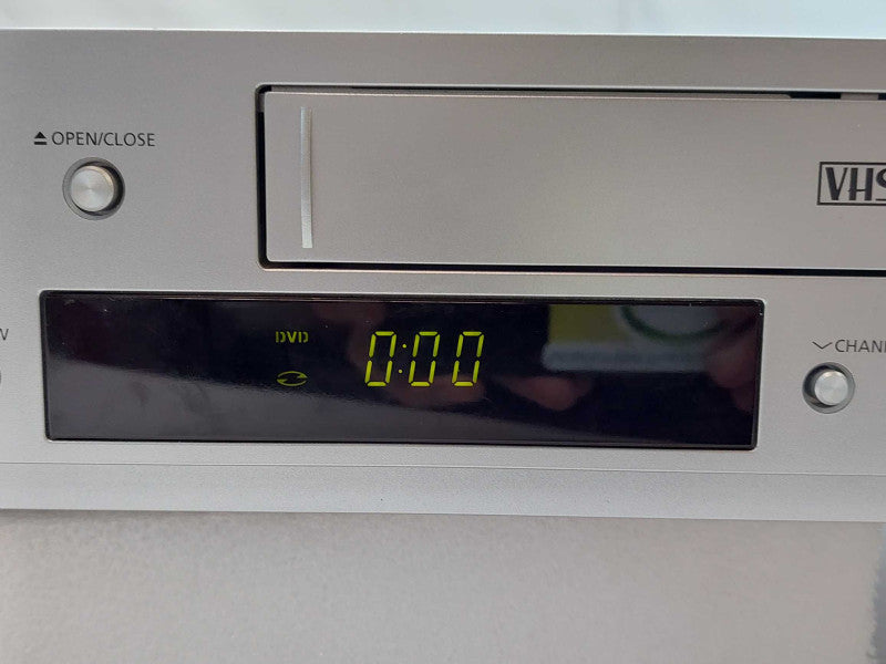 Samsung VHS DVD Player Model: DVD-V5500